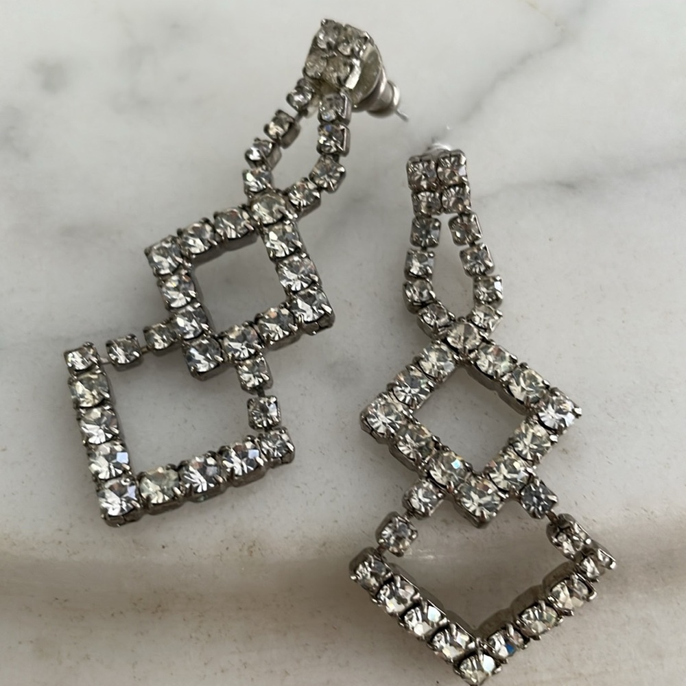 Rhinestone pierced earrings